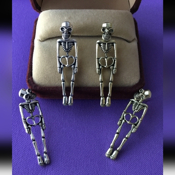 Skeleton earrings silver movable studs Halloween New 🎃 gift party - Picture 3 of 6
